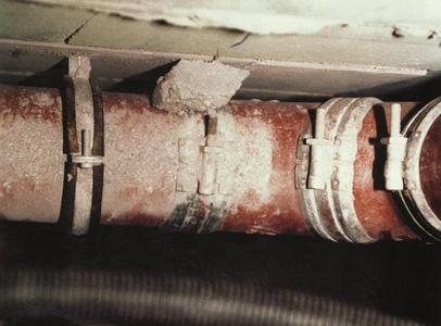 Geräuschübertragung an ungedämmten Rohren (Bildquelle: Kolektor Missel Insulations GmbH)