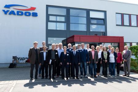 Jahrestreffen 2018 der Professorinnen und Professoren des AK Heizungstechnik bei der YADOS GmbH in Hoyerswerda / Bildrechte: YADOS GmbH