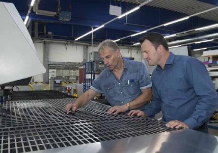 Am Standort Lüdenscheid entwickelt, fertigt und vertreibt die Fischer Elektronik GmbH & Co. KG Kühlkörper, Gehäuse und Steckverbinder für die Halbleiterindustrie / Foto: Fischer Elektronik