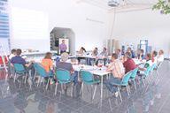 In den Seminarräumen am Firmensitz von Hymer-Leichtmetallbau in Wangen (Allgäu) lernen die Teilnehmer in Theorie und Praxis, wie Steigtechnik korrekt eingesetzt und auf ihren einwandfreien Zustand geprüft wird