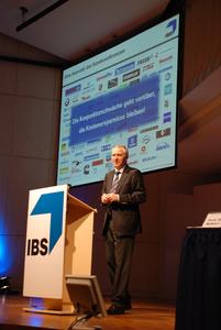 Volker Schwickert, Vorstand Vertrieb & Marketing der IBS AG berichtete über die Unterstützung der Null-Fehler-Strategie mit CAQ im Rahmen der "Best Practice bei der Einführung moderner Produktionssysteme"