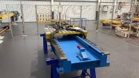 Die Siebte Achse der EXPERT-TÜNKERS GmbH wird über ein Ritzel-Zahnstangensystem angetrieben. Sicherheitsdämpfer von ACE schützen die Konstruktion in den Endlagen / Bild: EXPERT-TÜNKERS GmbH