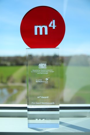 m4-Award_Trophaee.JPG