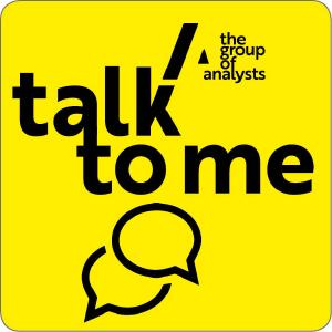 Logo der neuen Podcastreihe „Talk to Me“ von The Group of Analysts AG