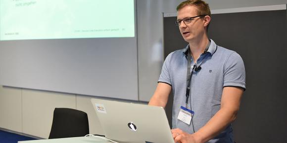 Matthias Altmann spricht auf der heise devSec zum Thema File Inclusion