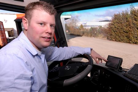 Jan Thetard, Standortleiter bei ELSEN Logistics Sàrl. in Wecker, Luxemburg mit dem CarCube.