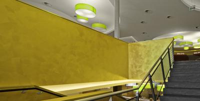 CapaGold ist eine Farbe, die einer Vergoldung optisch nahe kommt und echt anmutet. Möglich macht das ein exklusives Goldpigment, das in eine hochwertige Acrylat-Dispersion eingebettet ist, Foto: Caparol Farben Lacke Bautenschutz/Martin Duckek