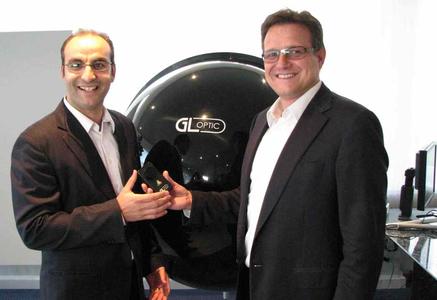 Michael Gall, Geschäftsführer von Just Normlicht (rechts) begrüßt die kompetente Verstärkung durch Abdel H. Naji, Global Sales Manager
