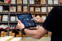 Mobile Lösungen | Vielfältig einsetzbar - Optimal nutzbar | Egal ob in Lager, Produktion oder im Service – mit mobiler Datenerfassung optimieren Sie die Prozesse entlang der Supply Chain ohne Zeitverzögerung und Medienbrüche.