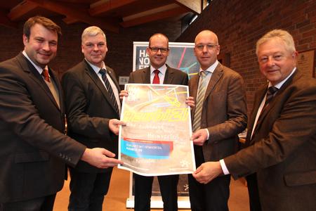 Werben gemeinsam für azubi21: Helge Zychlinski, Wedemarks Bürgermeister (v. l.), Langenhagens Bürgermeister Mirko Heuer, Ulf-Birger Franz, Wirtschaftsdezernent der Region Hannover, Axel Düker, Burgwedels Bürgermeister und Arpad Bogya, Bürgermeister der Gemeinde Isernhagen