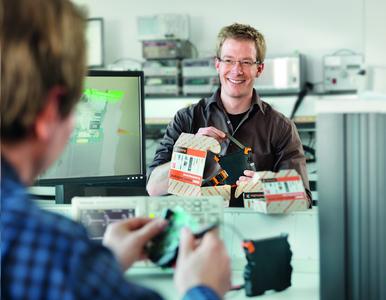 Weidmüller's 72 h Sample Service: New Sample Service built around OMNIMATE® device connectivity products – compellingly easy, design-in expertise fast and to your door, free of charge.