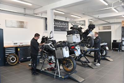 At the Wunderlich Suspension Centre ...