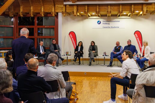 PM 08_26 Bild Wahlarena der Wirtschaft.jpg