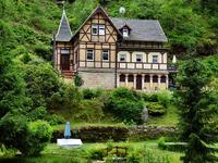 Haus-Domains: Jeder kann unter diesen Domains z.B. sein Haus im Internet vorstellen oder zum Verkauf anbieten