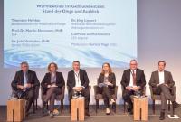 16. Forum Wärmepumpe: Podiumsdiskussion zur Wärmewende im Gebäudebestand, v.l.n.r.: Prof. Dr. Neumann, MdB (FDP), Dr. Julia Verlinden, MdB (Bündnis 90/Die Grünen), Dr. Jörg Lippert (Verband der Berlin-Brandenburgischen Wohnungsunternehmen), Kerstin Vogt (Forum für Energieeffizienz in der Gebäudetechnik e.V.), Clemens Dereschkewit (ait-group), Thorsten Herdan (BMWI)
