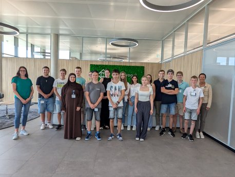 Besuch_ausgezeichnete_Schüler_Denklingen_2024_c_FHS.jpg