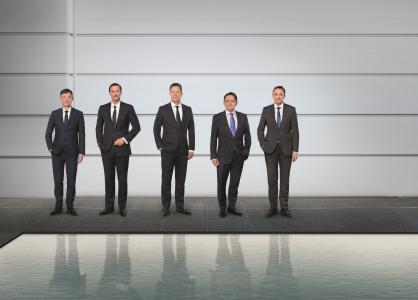 Der Vorstand der Wilo Gruppe (vlnr.): Dr. Markus Beukenberg (CTO), Eric Lachambre (COO), Oliver Hermes (Vorsitzender des Vorstands & CEO), Mathias Weyers (CFO) und Carsten Krumm (COO)