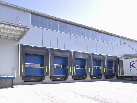 Umschlaghalle für Spedition Kastner-Tore.jpg