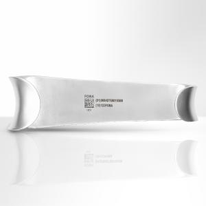 Lasermarkierter UDI-Code auf einem medizinischen Edelstahl-Instrument (Bildrechte: FOBA)