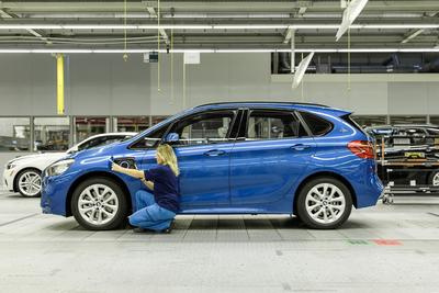 BMW 225xe Montage