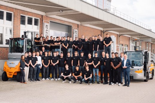DE_STILL_STILL begrüßt Ausbildungs- und Studienjahrgang 2026_Bild 1.jpg
