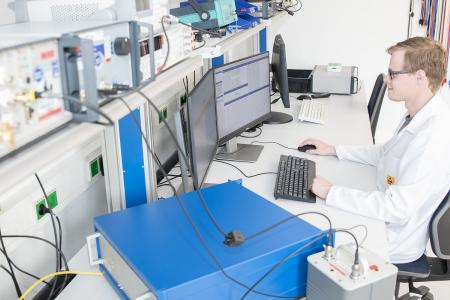 Erweiterte DAkkS Akkreditierung für die elektrischen Messgrößen für das SPEKTRA Kalibrierlabor