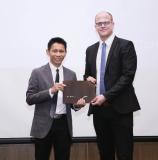Gitsada Boonchirt, Managing Director of the ECCO-tannery in Thailand (left) hands the ECCO-Award to Udo Wilkens, Managing Director of ROWASOL