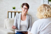 Bei einem Coaching erhalten die Teilnehmenden individuelle Unterstützung, um ihre beruflichen Potenziale zu erkennen und bestmöglich nutzen zu können.