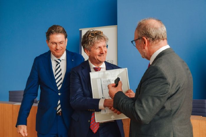 Pressefoto Jürgen Artmann.jpeg