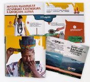 Foto 1 – Erstellung von Informationsmaterial in der Sprache der Inga. Im Beispiel zu sehen sind die Entnahme von geochemischen Bodenproben sowie Einzelheiten zum Bergbau- und Umwelt-Leitfaden von Copper Giant (Mining-Environmental Guides, GMA). Foto 1 – Erstellung von Informationsmaterial in der Sprache der Inga. Im Beispiel zu sehen sind die Entnahme von geochemischen Bodenproben sowie Einzelheiten zum Bergbau- und Umwelt-Leitfaden von Copper Giant (Mining-Environmental Guides, GMA).