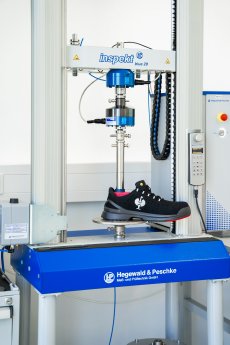 Prüfmaschine zur Prüfung der Dämpfungseigenschaften von Sicherheitsschuhen.jpg