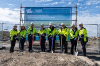 Spatenstich 50 MW systemdienlicher Batteriespeicher in Wilhelmshaven
v.l. Jan Taschenberger, Mirjam Bernard, Olaf Lies, Holger Kreetz, Roman Bernard, Carsten Feist, Marco Scholz, Harald Poppinga