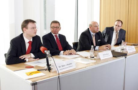 Dieter Bock, Mitglied des Beirats der BVL, Prof. Dr.-Ing. Raimund Klinkner, Vorsitzender des Vorstands der BVL, Dr. Stefan Kooths, Konjunkturexperte DIW Berlin, Dr.-Ing. Thomas Wimmer, Vorsitzender der Geschäftsführung der BVL