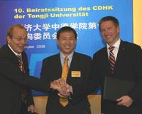 TÜV SÜD stiftet Technik-Lehrstuhl an Tongji-Universität in Shanghai