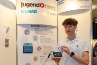 Landessieger „Jugend forscht“ 2024 im Fachgebiet Arbeitswelt ist Dominik Engelen vom Albert-Einstein-Gymnasium Neubrandenburg. Er hat das Projekt „data card“ durch ein digitales Kartensystem erweitert.