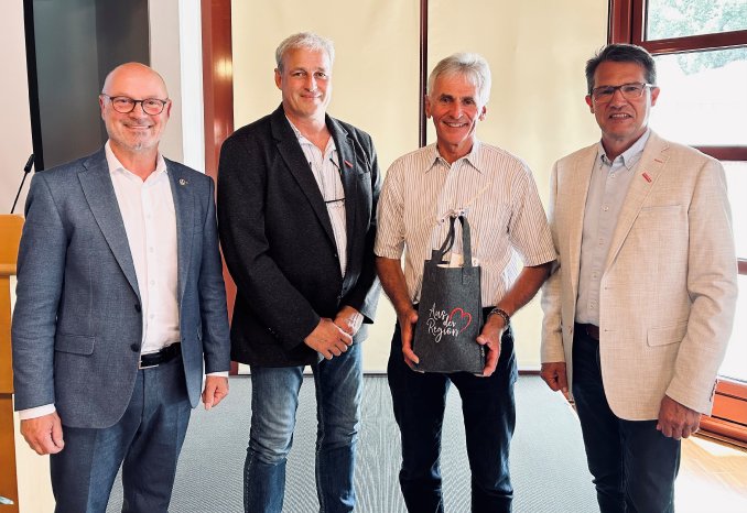 HWK Freiburg Vollversammlung Sommer 2025 Ehrung Hug 2.jpg