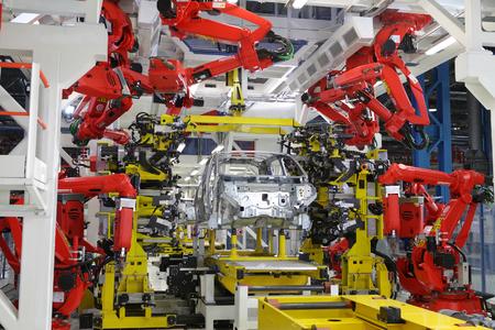 COMAU-Roboter, die im gesamten Herstellungsprozess in der Automobilindustrie zum Ein-satz kommen, verwenden zur Synchronisation aller Achsen POWERLINK. Das verleiht ihnen eine einzigartige Kombination von Geschwindigkeit und Positionierungsgenauigkeit
