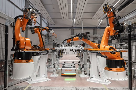 KUKA_SmartProduction Center_KUKA Group.jpg