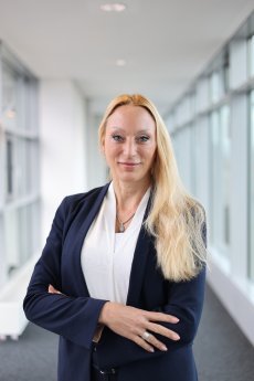pressebild-press-image-lena-effinger-vorstand-executive-board-bauer-ag-rgb.jpg