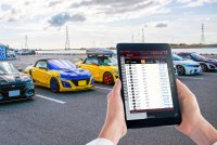 Rundenzeiten bis auf die Hundertstelsekunde genau – möglich macht es die moderne Renntechnologie von GPSoverIP. Die Racing App präsentiert das Rennen dabei in einer ansprechenden Aufmachung und versorgt die Zuschauer mit sämtlichen relevanten Informationen. Rundenzeiten bis auf die Hundertstelsekunde genau – möglich macht es die moderne Renntechnologie von GPSoverIP. Die Racing App präsentiert das Rennen dabei in einer ansprechenden Aufmachung und versorgt die Zuschauer mit sämtlichen relevanten Informationen.