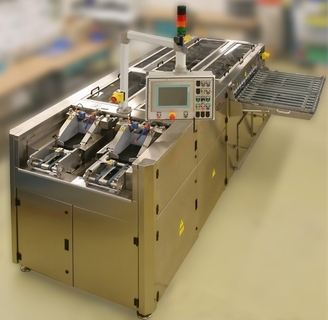 Mindestens 3.000 gesägte und vorgereinigte Solarwafer lassen sich mit dem neuen ecoSplit IXL pro Stunde vereinzeln und der Endreinigung zuführen. Durch die konkurrenzlose, patentierte Vereinzelungstechnologie, die eine besonders schonende Behandlung der Wafer gewährleistet, kann die Bruchrate dabei auf bis zu 0,1 Prozent minimiert werden.