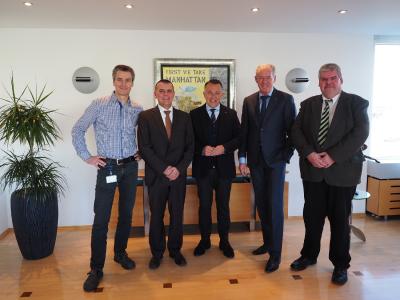 Von links nach rechts: Thomas Brockmann (Leiter Technik apt Hiller GmbH), Hans-Uwe Rode (SMS group), Thomas Boddenberg (Geschäftsführer apt Hiller GmbH), Frans Kurvers (Geschäftsführender Gesellschafter apt Group), Toni Herrmann (SMS group)