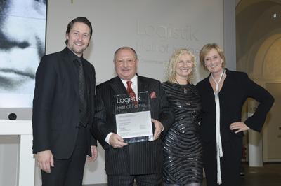 Von links: Staatssekretär Dr. Andreas Scheuer, Jussara Dotti, Detthold Aden, Anita Würmser (Logistik Hall of Fame)