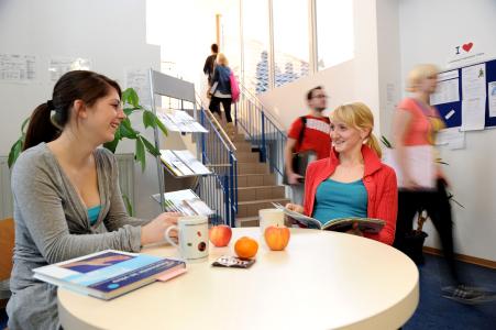 Schülerinnen der DAA Fachschulen
