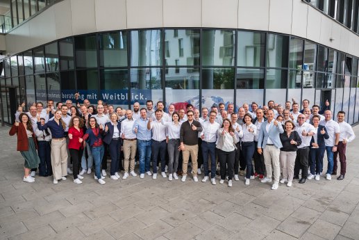 Team T&O Group 2025 Daumen hoch _0378_50%.jpg