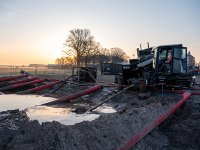 The GRUNDODRILL JCS300 carrying out a pilot bore between parallel protective pipes that have already been laid, into which the underground cables will later be pulled