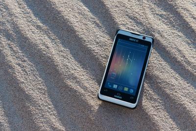 Nautiz-X1-IP67-rugged-smartphone_sand.jpg