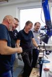 BU: Über die Schulter geschaut - Das Löten ist einer der zentralen Schritte in der Produktion. Um eine dauerhafte Verbindung des jeweiligen Schneidstoffes mit dem Metall-Grundkörper zu gewährleisten, ist umfangreiches Fachwissen, viel Geschick und größte Sorgfalt der speziell geschulten Mitarbeiter erforderlich.