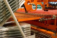 Belt tray with lifting device