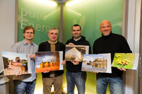 Thomas Luft, Harald Schlink, Fred Vorfahr und Peter Köppen (v.l.) präsentieren stolz ihre Kalendermotive im Kundencenter der WEMAG in Schwerin